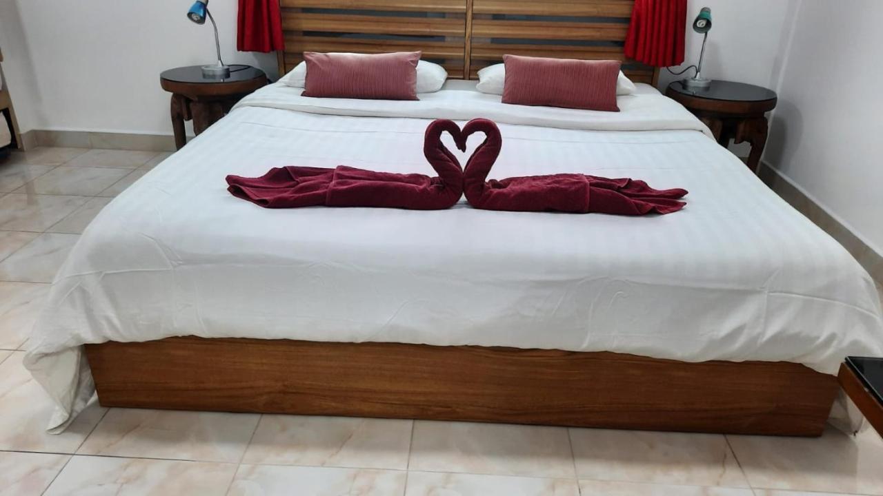 Happy Hotel